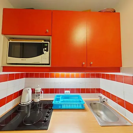 Apartment 23m² Lumineux A Avec Wifi Et Parking - Fr-1-351-250